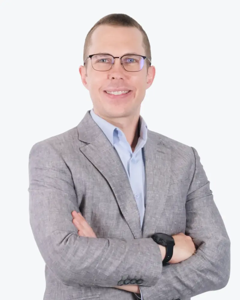 /graphics/leadership-team/daniel.png